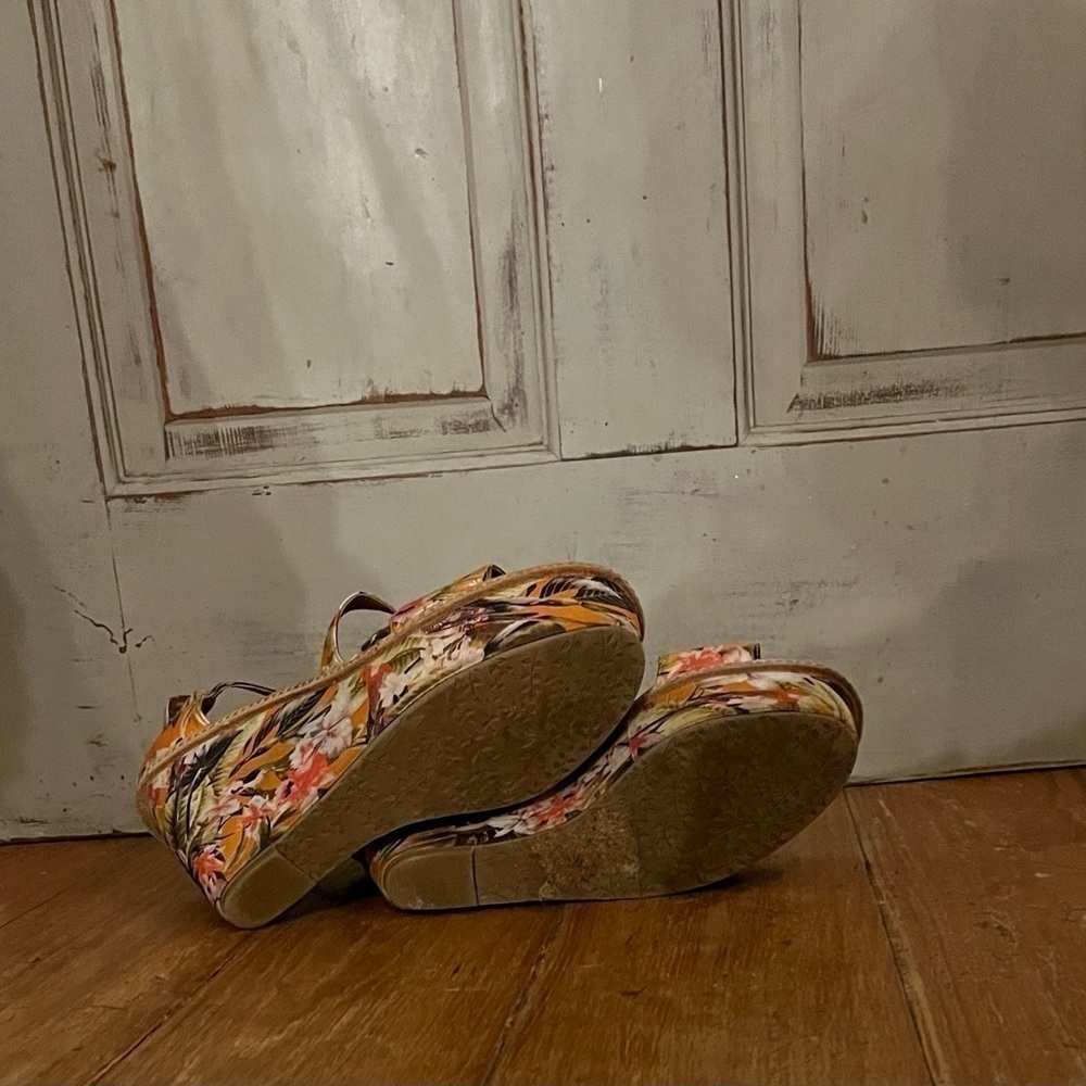 Miss Allbright Tropical Wedge Floriculture Floral Heels Anthroplogie 10 - Picture 5 of 6